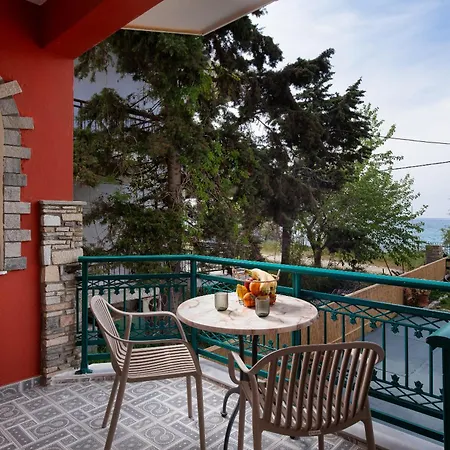 Hotel Castaway - Christos